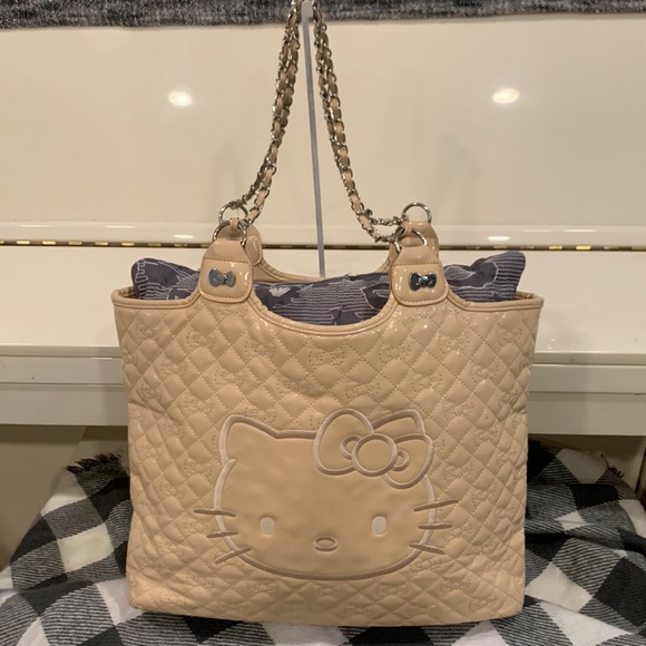 Hello Kitty Quilted Shoulder Bag - Picture 3 of 12